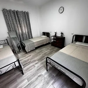 Amplia Casa Entera Con Patio Y Terraza Familia Y Grupo De Amigos Málaga